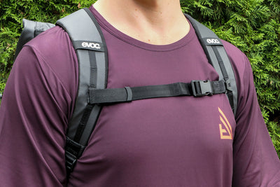 Pinkbike editor wearing EVOC Duffle Backpack 26L showing adjustable chest strap
