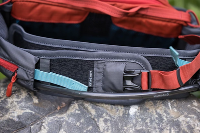 EVOC Hip Pack Pro elastic hip strap plus securing  buckle design