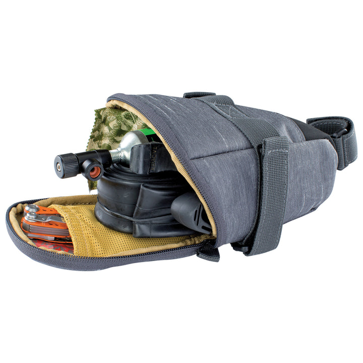 EVOC SEAT BAG Sacoche de selle pour plus d'espace de rangement sur la tige de selle (capacité de 0,7 l, logo réfléchissant, accessoire pour vélo), noir EVOC SEAT BAG Sacoche de selle pour plus d'espace de rangement sur la tige de selle (capacité de 0,7 l, logo réfléchissant, accessoire pour vélo), noir